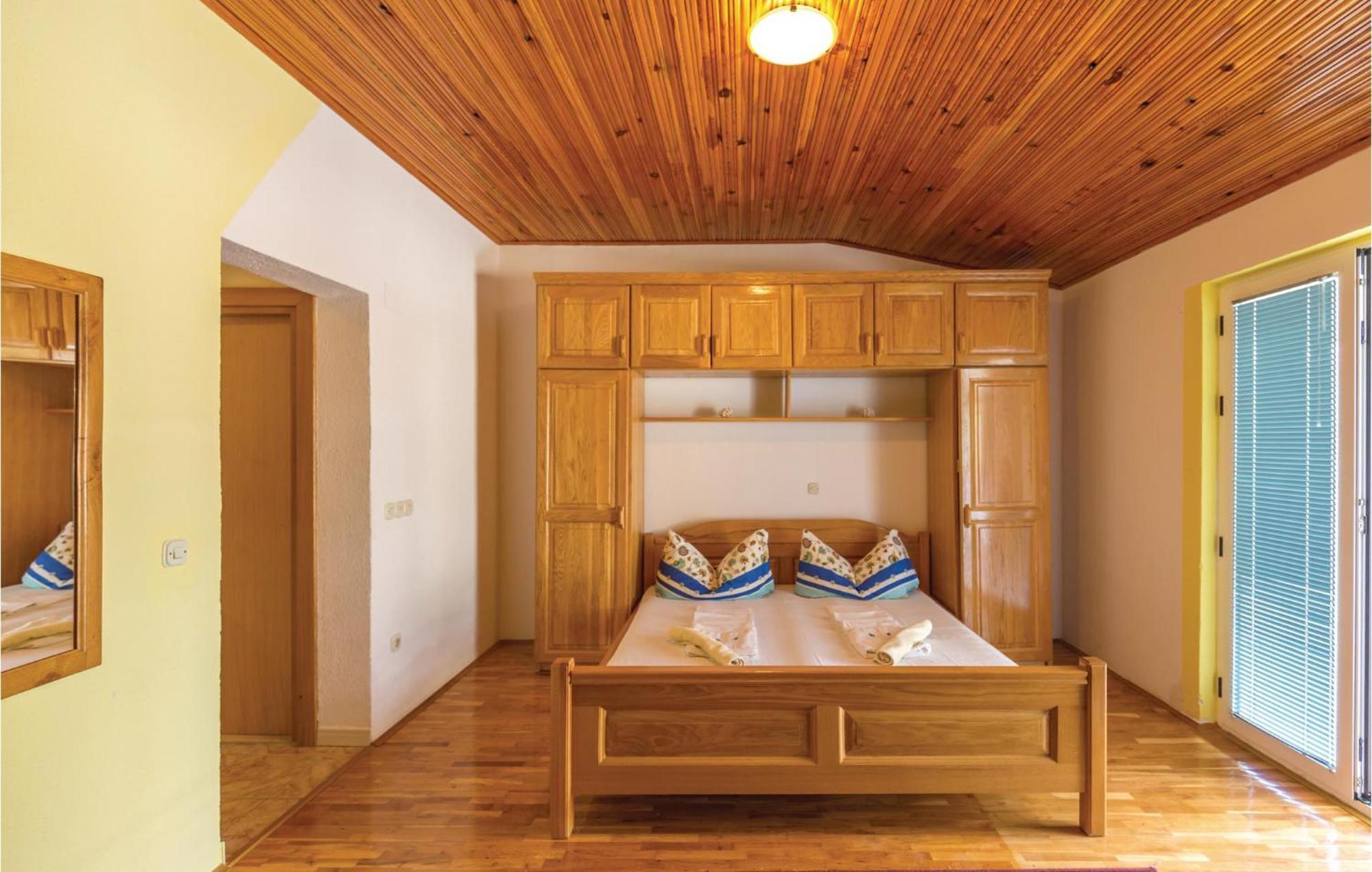Nice Apartment In Makarska With House Sea View Exterior foto