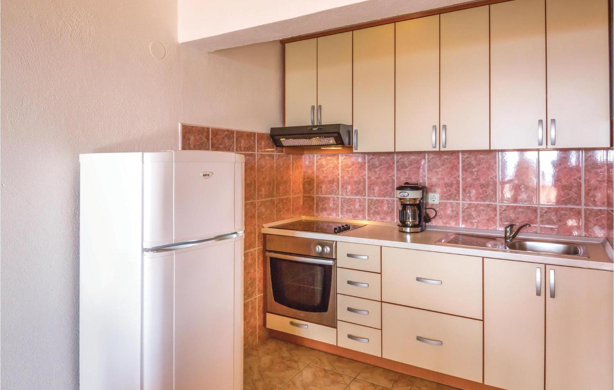 Nice Apartment In Makarska With House Sea View Exterior foto